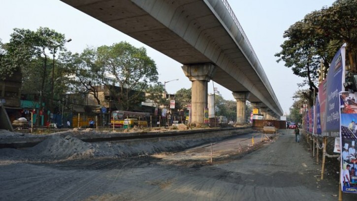 প্লাস্টিক দিয়ে রাস্তা তৈরী করছে কলকাতা!